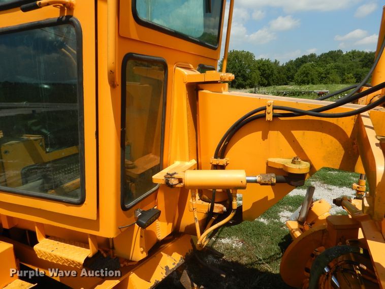 image for item DY9846 2000 LeeBoy 685B motor grader