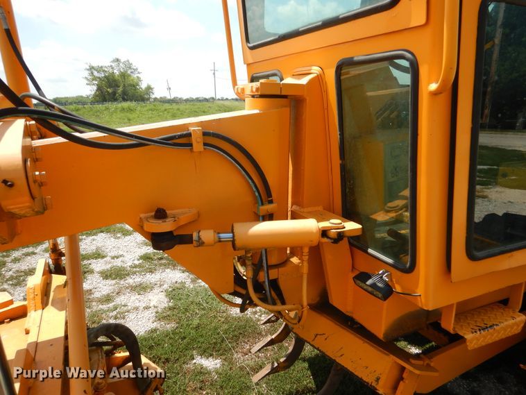 image for item DY9846 2000 LeeBoy 685B motor grader