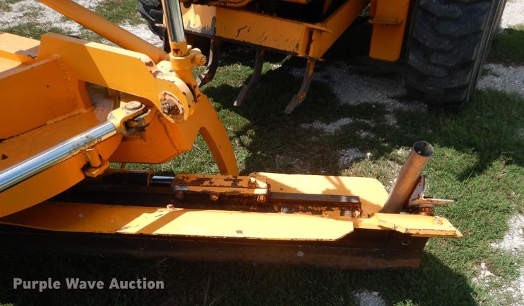 image for item DY9846 2000 LeeBoy 685B motor grader