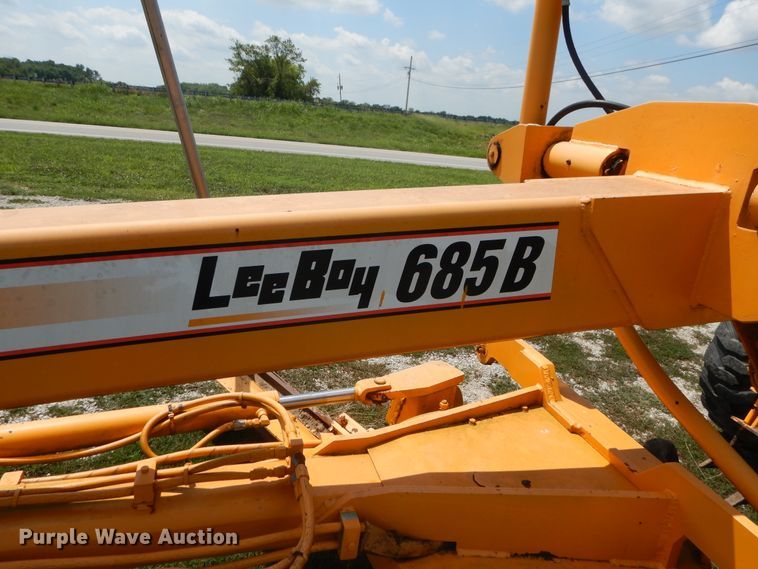 image for item DY9846 2000 LeeBoy 685B motor grader