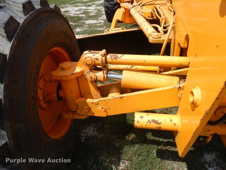 image for item DY9846 2000 LeeBoy 685B motor grader