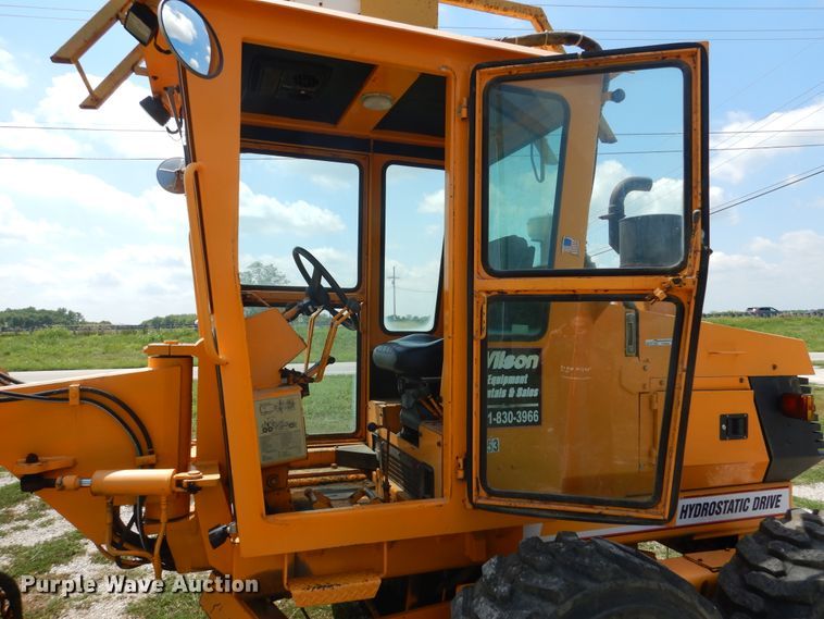 image for item DY9846 2000 LeeBoy 685B motor grader