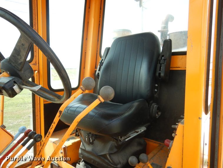 image for item DY9846 2000 LeeBoy 685B motor grader