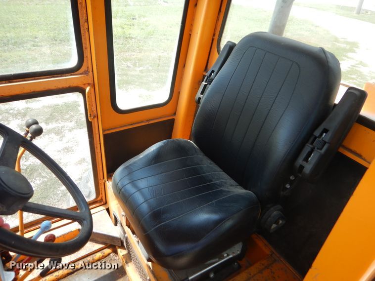 image for item DY9846 2000 LeeBoy 685B motor grader