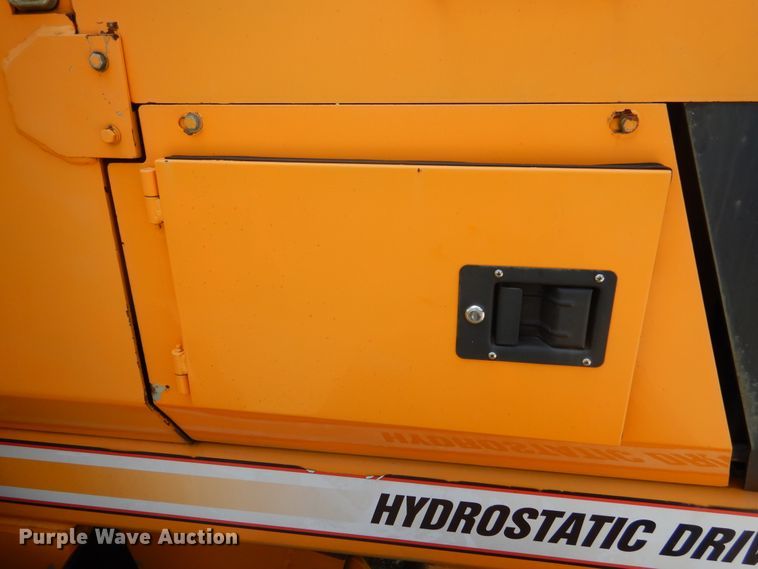 image for item DY9846 2000 LeeBoy 685B motor grader