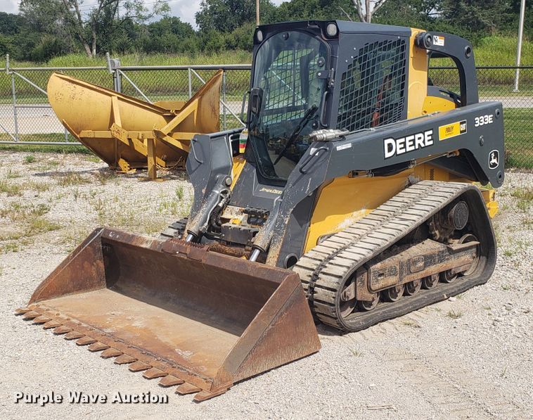 image for item ET9820 2014 John Deere 333E skid steer