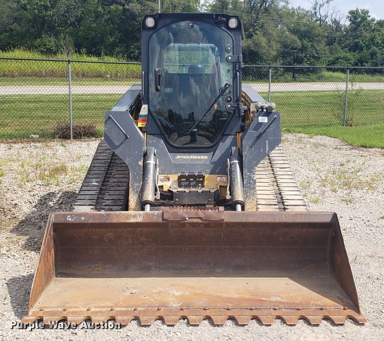 image for item ET9820 2014 John Deere 333E skid steer
