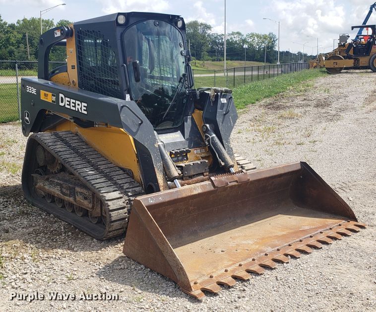 image for item ET9820 2014 John Deere 333E skid steer