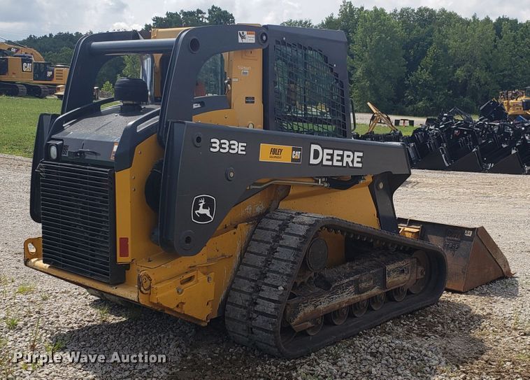 image for item ET9820 2014 John Deere 333E skid steer