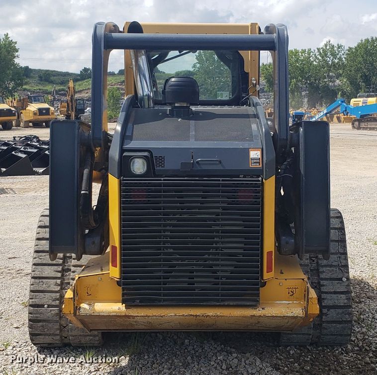 image for item ET9820 2014 John Deere 333E skid steer