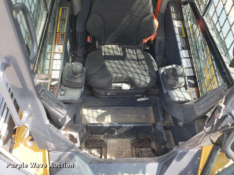 image for item ET9820 2014 John Deere 333E skid steer