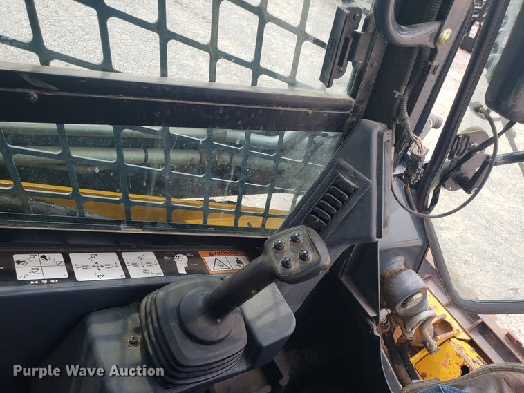 image for item ET9820 2014 John Deere 333E skid steer