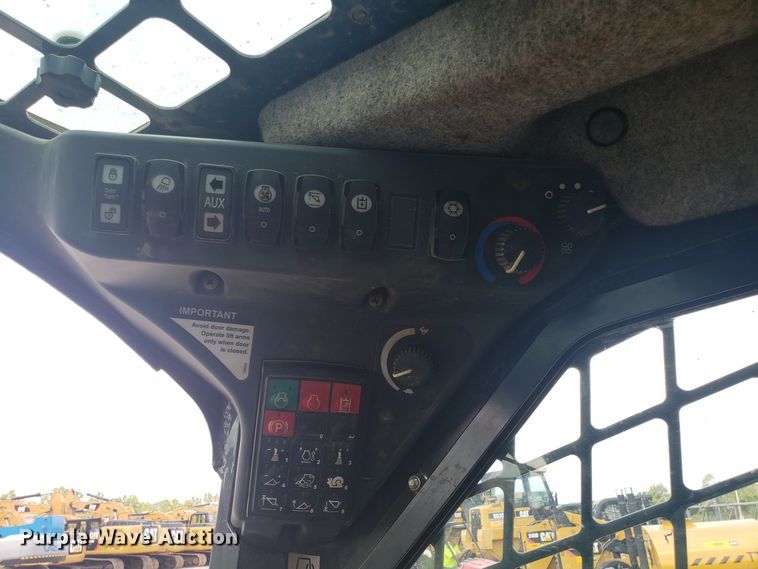 image for item ET9820 2014 John Deere 333E skid steer