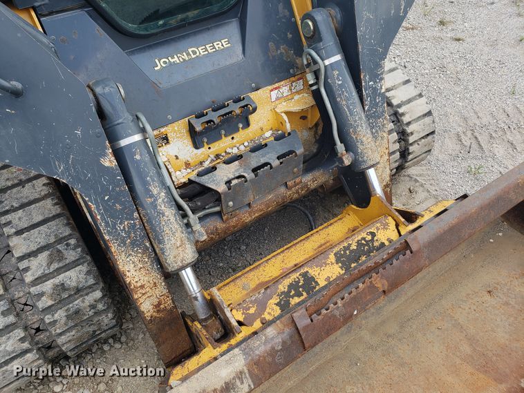 image for item ET9820 2014 John Deere 333E skid steer