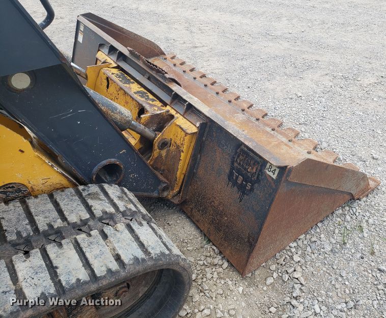 image for item ET9820 2014 John Deere 333E skid steer