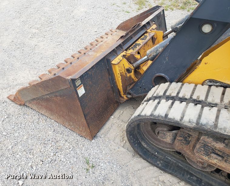 image for item ET9820 2014 John Deere 333E skid steer