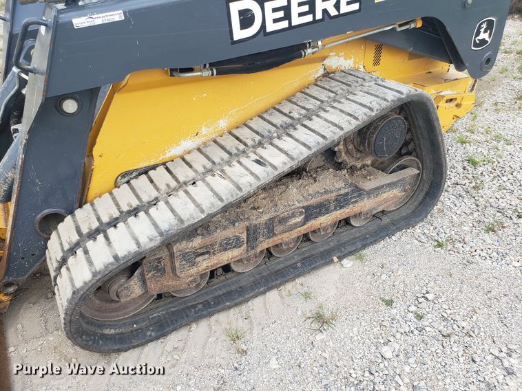 image for item ET9820 2014 John Deere 333E skid steer