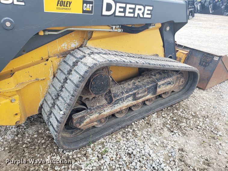 image for item ET9820 2014 John Deere 333E skid steer