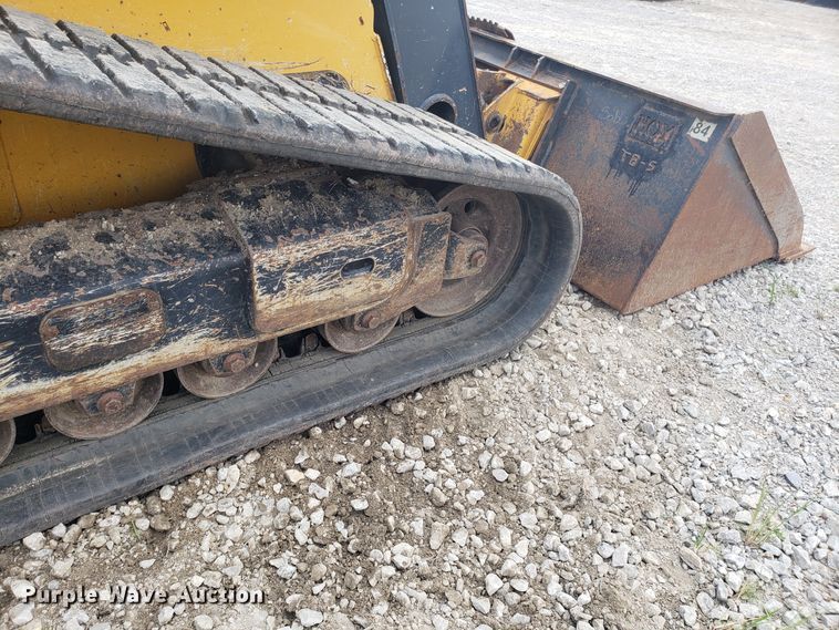 image for item ET9820 2014 John Deere 333E skid steer