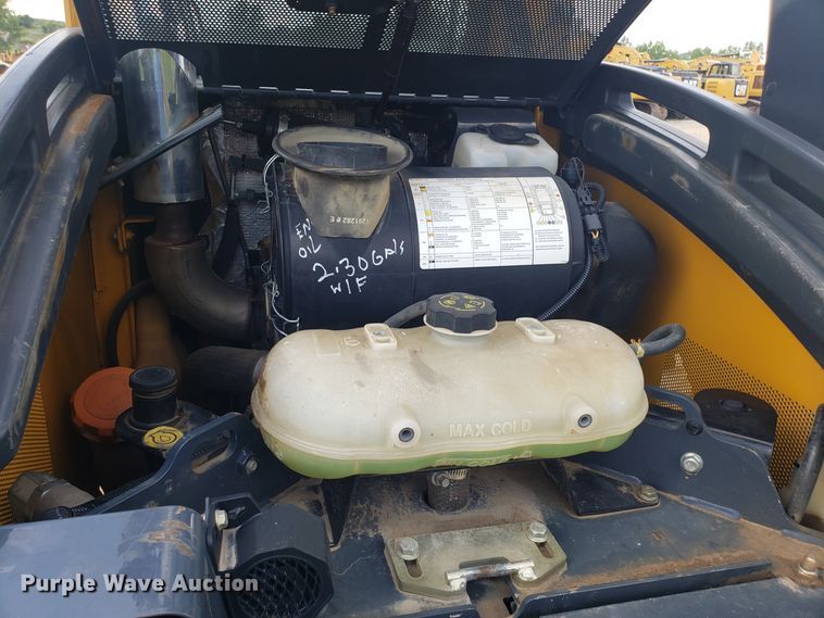 image for item ET9820 2014 John Deere 333E skid steer