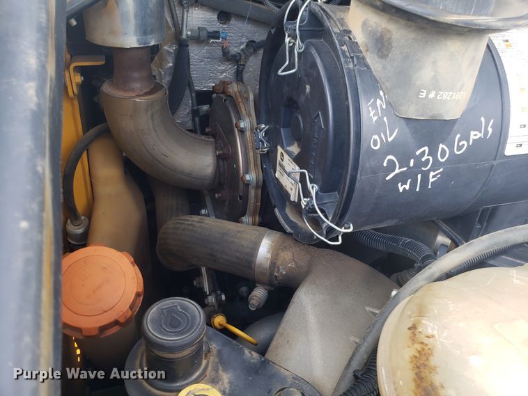 image for item ET9820 2014 John Deere 333E skid steer