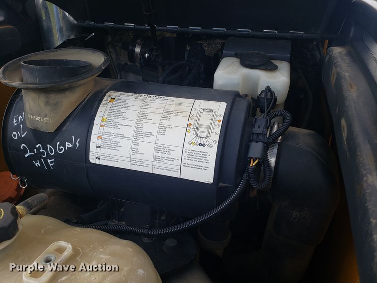 image for item ET9820 2014 John Deere 333E skid steer