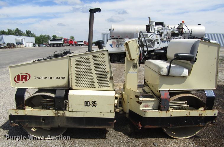 image for item EU9691 1988 Ingersoll Rand DD35 double drum vibratory roller