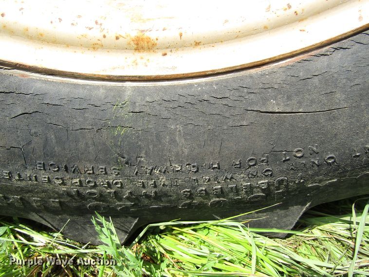 image for item EU9746 Ditch Witch 8020 cable plow