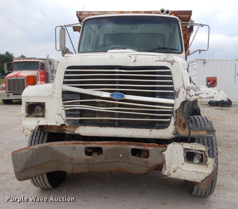 image for item FC9813 1996 Ford LT9000 dump truck