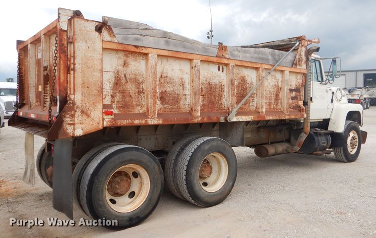 image for item FC9813 1996 Ford LT9000 dump truck