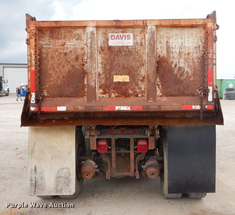 image for item FC9813 1996 Ford LT9000 dump truck