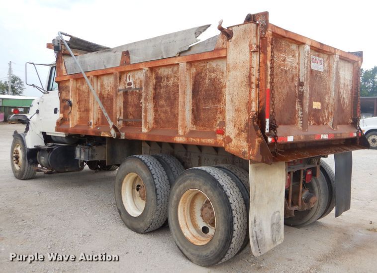 image for item FC9813 1996 Ford LT9000 dump truck