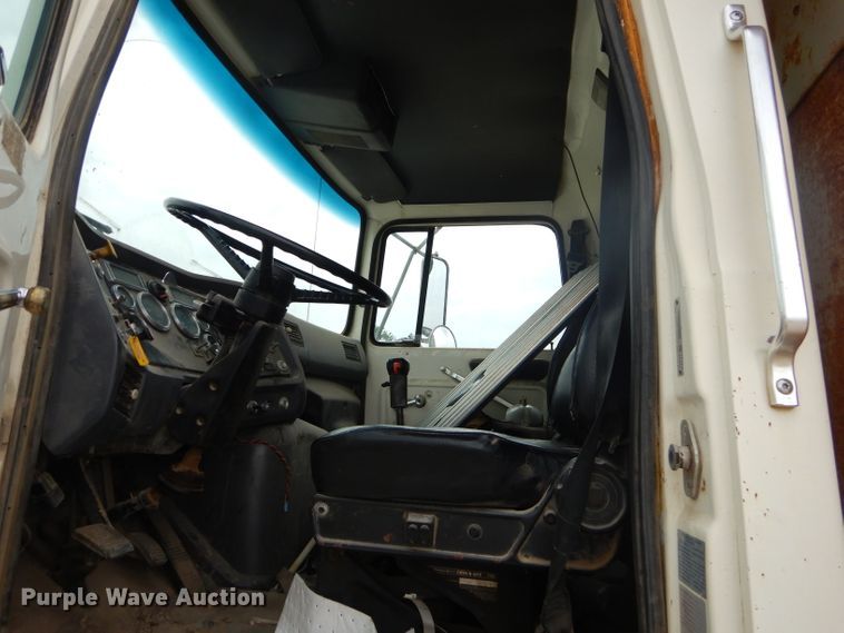 image for item FC9813 1996 Ford LT9000 dump truck