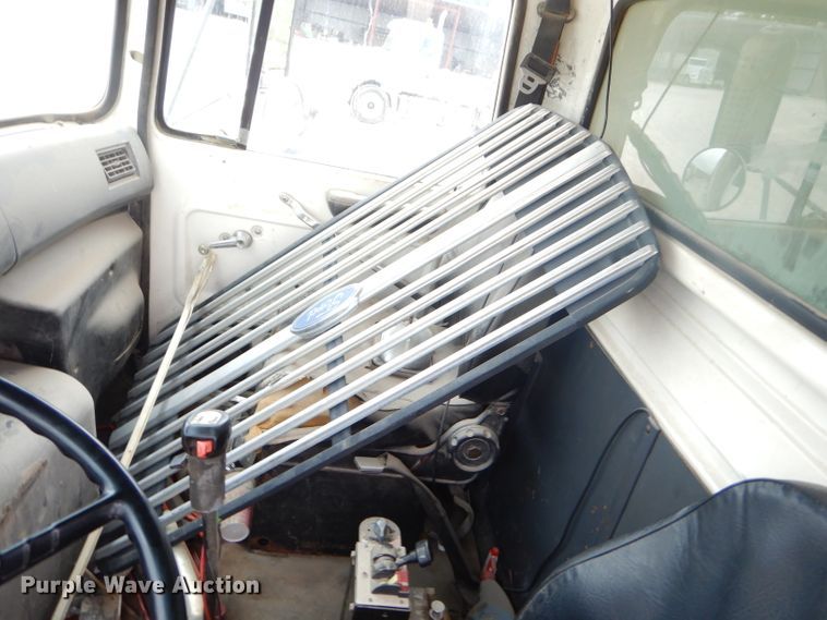 image for item FC9813 1996 Ford LT9000 dump truck