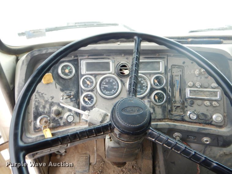 image for item FC9813 1996 Ford LT9000 dump truck