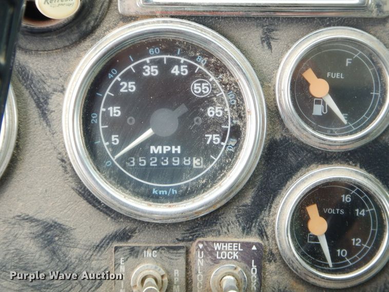 image for item FC9813 1996 Ford LT9000 dump truck