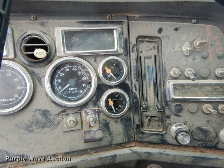 image for item FC9813 1996 Ford LT9000 dump truck