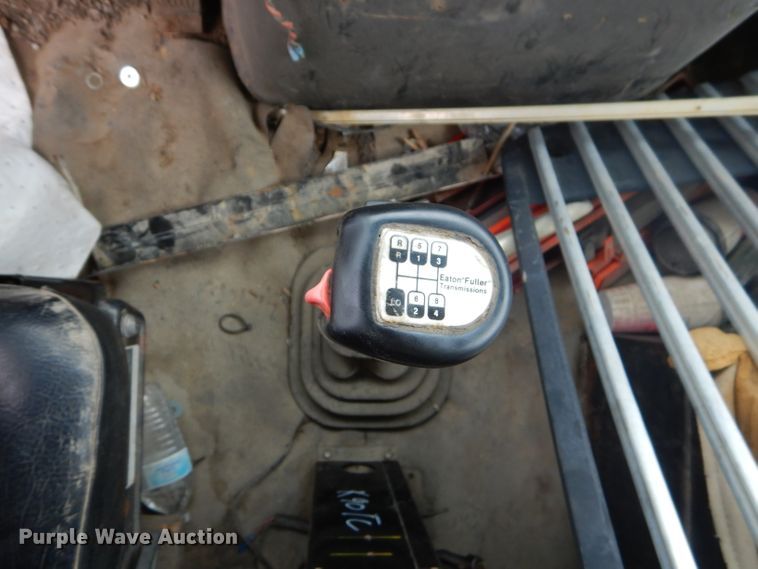 image for item FC9813 1996 Ford LT9000 dump truck