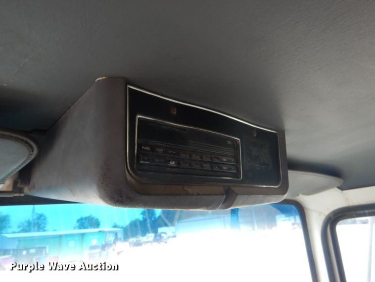 image for item FC9813 1996 Ford LT9000 dump truck