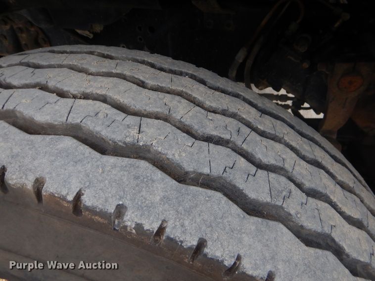 image for item FC9813 1996 Ford LT9000 dump truck