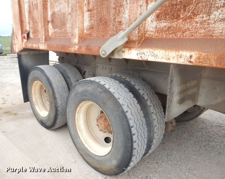 image for item FC9813 1996 Ford LT9000 dump truck