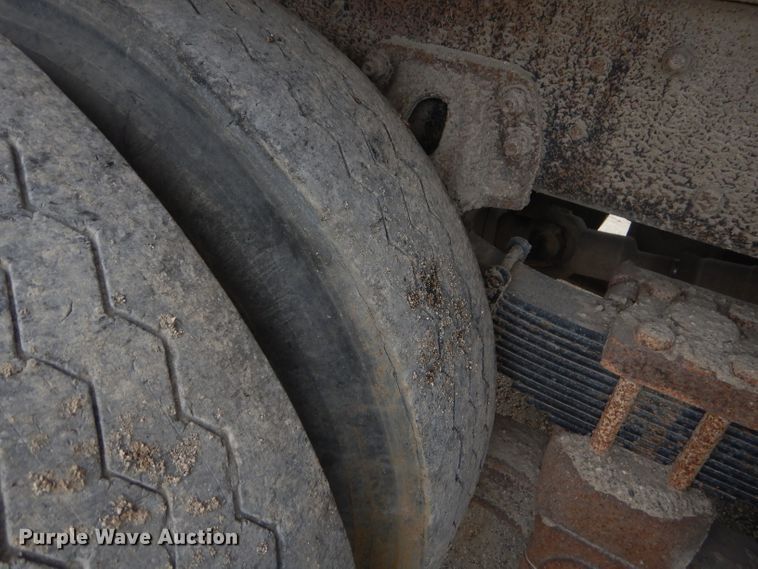 image for item FC9813 1996 Ford LT9000 dump truck