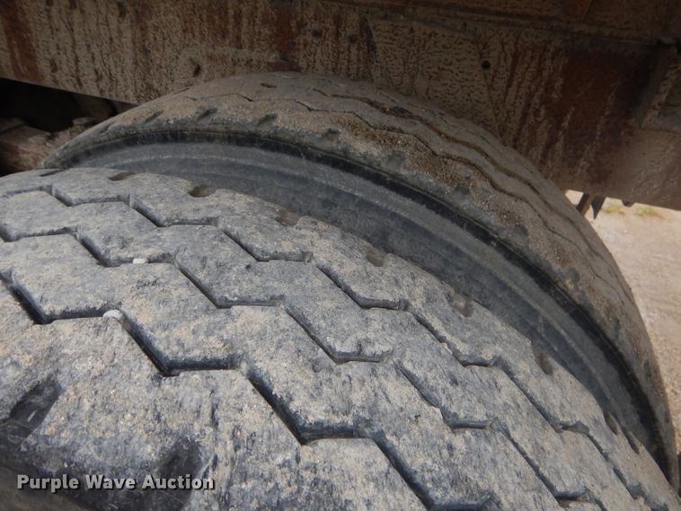 image for item FC9813 1996 Ford LT9000 dump truck