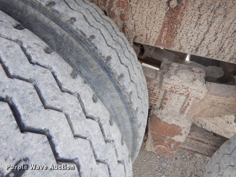 image for item FC9813 1996 Ford LT9000 dump truck