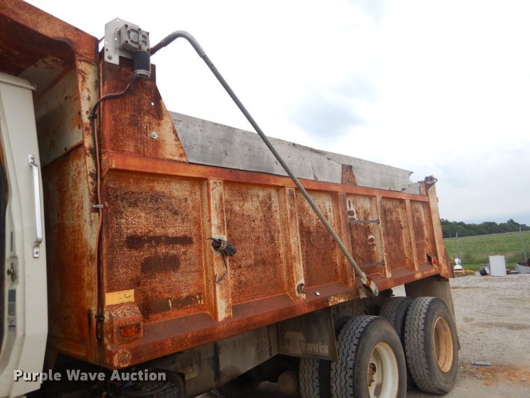 image for item FC9813 1996 Ford LT9000 dump truck