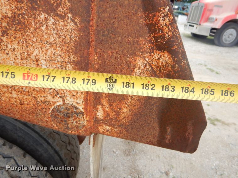 image for item FC9813 1996 Ford LT9000 dump truck