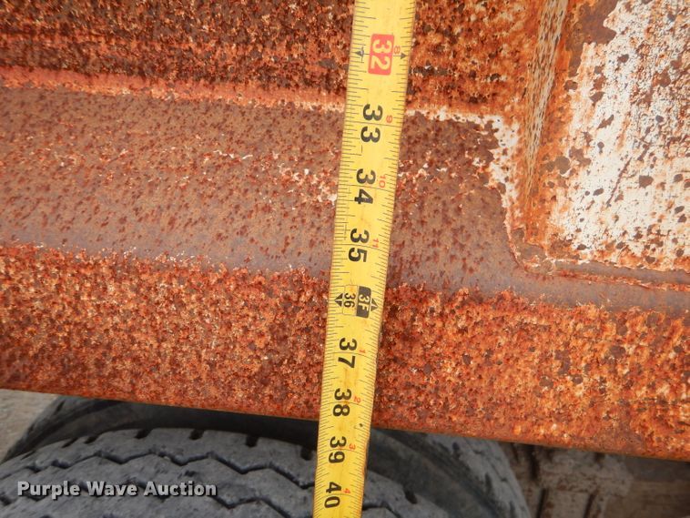 image for item FC9813 1996 Ford LT9000 dump truck