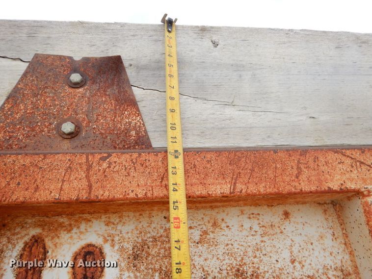 image for item FC9813 1996 Ford LT9000 dump truck