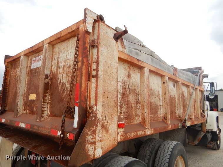 image for item FC9813 1996 Ford LT9000 dump truck