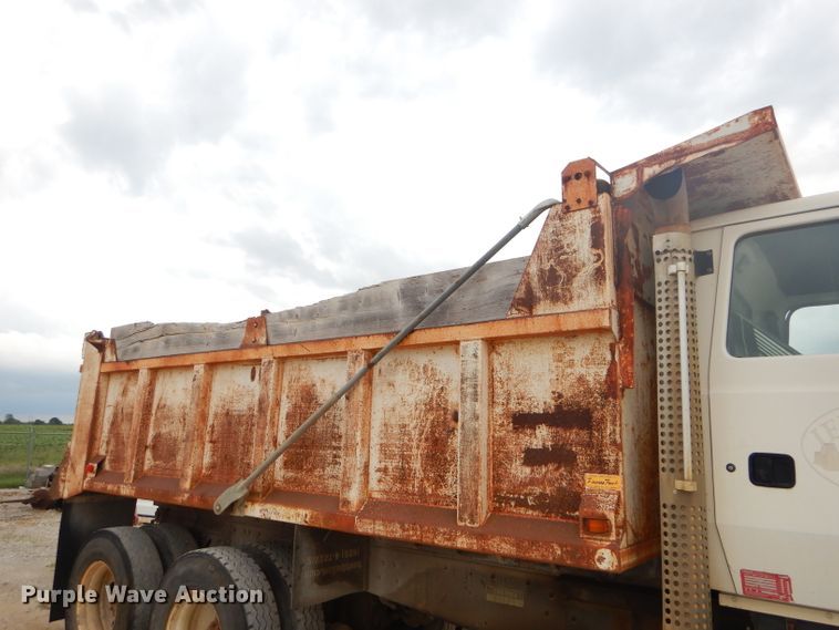 image for item FC9813 1996 Ford LT9000 dump truck